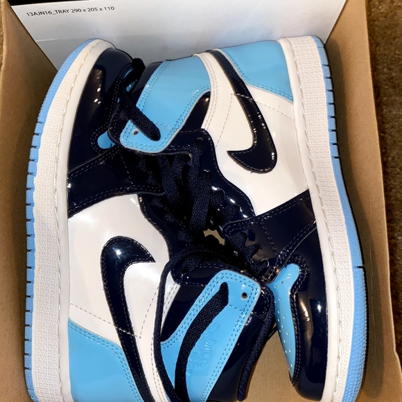 Nike Air Jordan 1 High OG - Picture 2 of 6